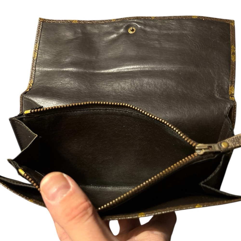 SOLD!! Vintage Louis Vuitton Monogram Sarah Long Wallet - Classic Envelope Style - Picture 7 of 8
